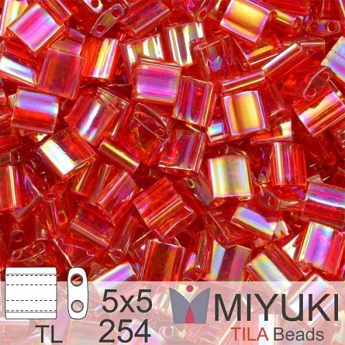 Korálky MIYUKI tvar TILA BEADS velikost 5x5mm. Barva TL-254 Tr Red AB. Balení 5g.