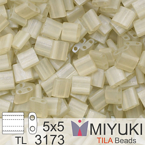 Korálky MIYUKI tvar TILA BEADS velikost 5x5mm. Barva TL-3173 Matte Transparent Oyster Luster. Balení 5g.